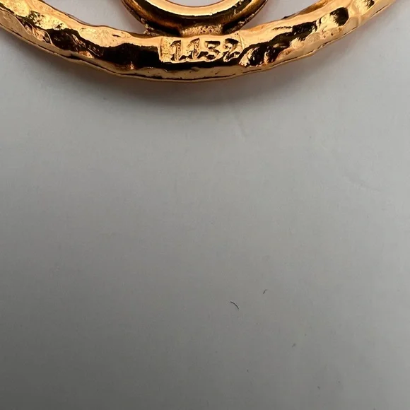 CHANEL Vintage CC Flower Logo Textured Brooch - Picture 5 of 7